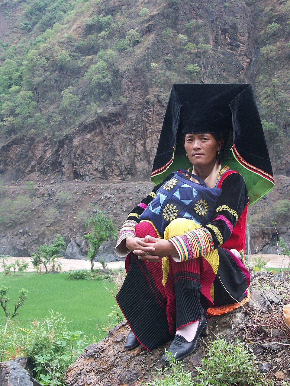 Donna Yi in costume tradizionale