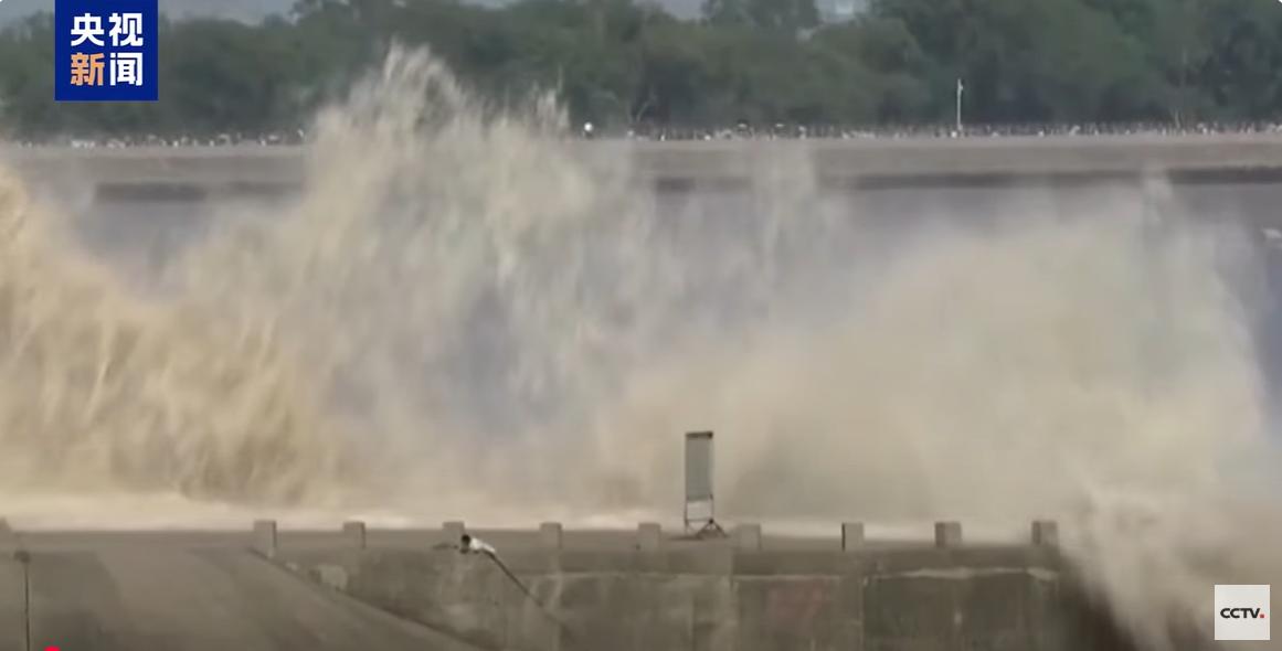 Marea fiume Qiangtang